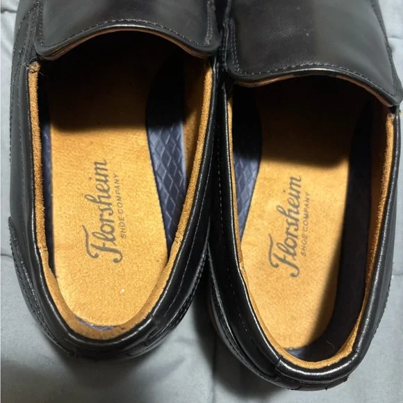 FLORSHEIM Men’s Black Leather Slip-On Loafers Size 7.5 - Picture 2 of 7